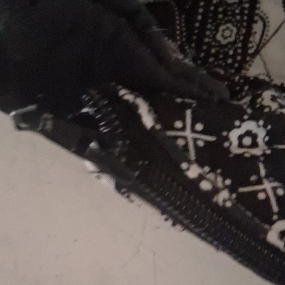 Chic Black & White Patterned Crossbody Bag Small EUC Description - Picture 5 of 6